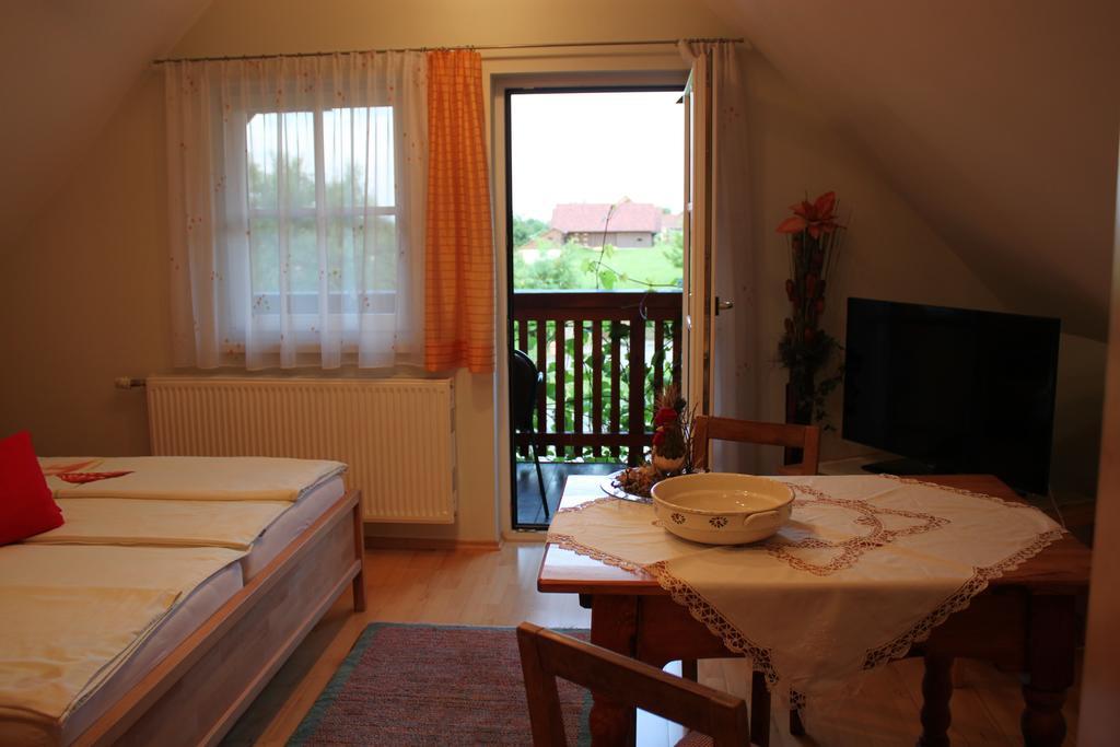 Buschenschank Orsl Wildbach Bagian luar foto