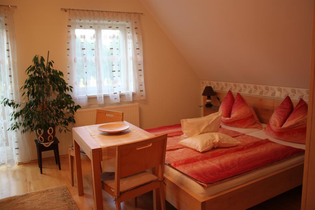 Buschenschank Orsl Wildbach Bagian luar foto